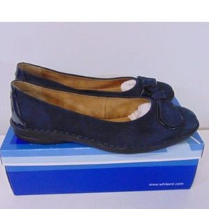 Women's Suede White Mountain Shoe's 9M